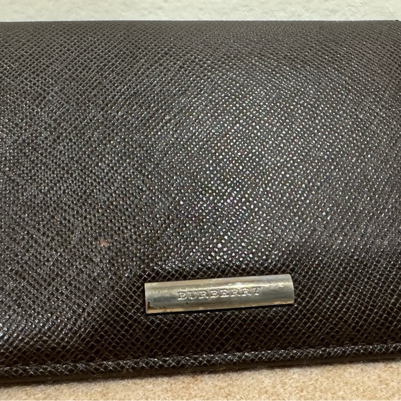 BURBERRY Grayish Brown Leather Folding Card Case (Barely Used) - Picture 7 of 17